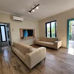 Cozy Pinetrees House بيت للعطل *
