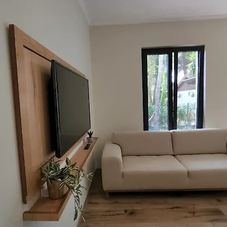 Cozy Pinetrees House بيت للعطل