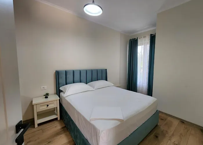 Cozy Pinetrees House * Golem