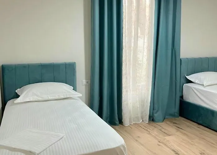 Cozy Pinetrees House * Golem