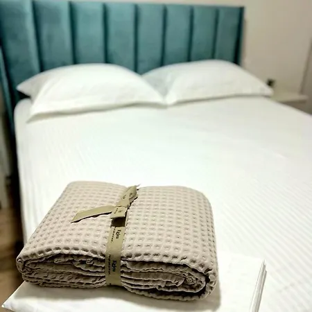 Cozy Pinetrees House 골렘