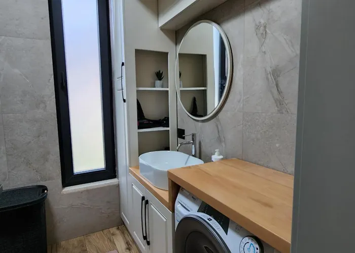 Cozy Pinetrees House Vakantiehuis Golem (Tirana)